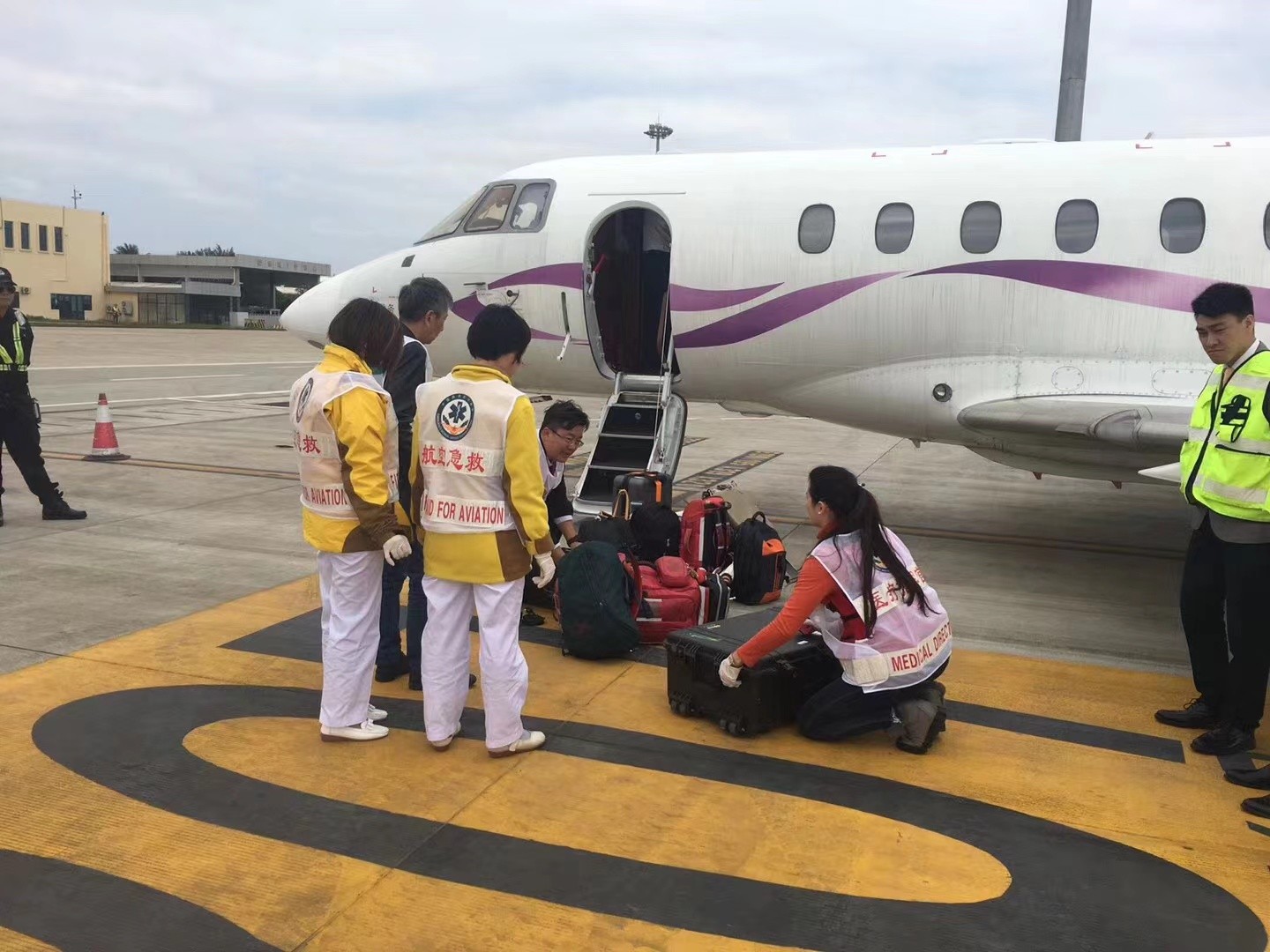 巴州香港出入境救护车出租